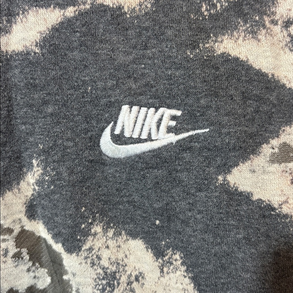 Nike women’s Crewneck Sweatshirt - Picture 3 of 9